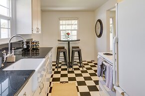 Downtown Kirkland Rental: Steps to Lake Washington