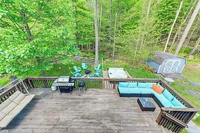 Pet-friendly Pocono Lake Oasis w/ Game Room!