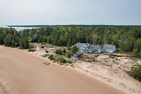 Beachfront De Tour Village Townhome w/ Patio!