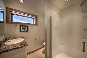 Large Cabin w/ Fire Pit + Grill on 34 Acres!