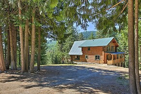 Large Cabin w/ Fire Pit + Grill on 34 Acres!