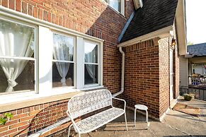 Ferndale Apartment w/ Yard - Near the Detroit Zoo!