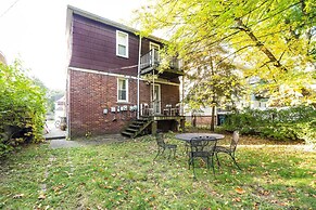 Ferndale Apartment w/ Yard - Near the Detroit Zoo!