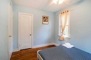 Ferndale Apartment w/ Yard - Near the Detroit Zoo!