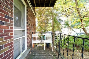 Ferndale Apartment w/ Yard - Near the Detroit Zoo!