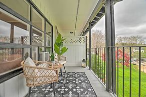 Chic Flat Rock Condo w/ Balcony + Lake View!