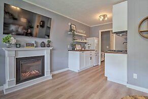 Chic Flat Rock Condo w/ Balcony + Lake View!