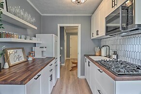 Chic Flat Rock Condo w/ Balcony + Lake View!