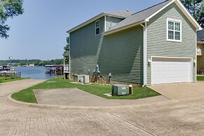 Waterfront Lake Hamilton Getaway w/ Boat Ramp!