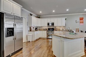 Waterfront Lake Hamilton Getaway w/ Boat Ramp!