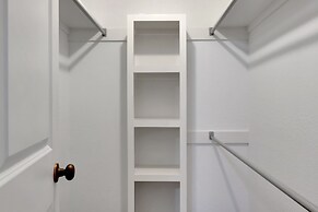 Waterfront Lake Hamilton Getaway w/ Boat Ramp!