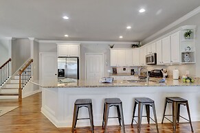 Waterfront Lake Hamilton Getaway w/ Boat Ramp!