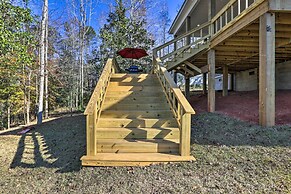 White Oak Creek Home w/ Views, Deck & Pool Access!