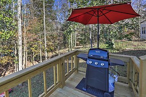 White Oak Creek Home w/ Views, Deck & Pool Access!
