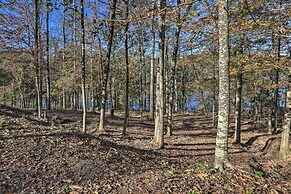 White Oak Creek Home w/ Views, Deck & Pool Access!