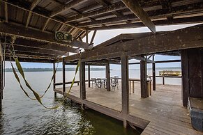 Waterfront Yantis Retreat w/ Deck & Zipline!