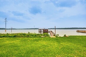 Waterfront Yantis Retreat w/ Deck & Zipline!