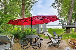 Waterfront Yantis Retreat w/ Deck & Zipline!