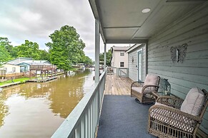 Bright Home w/ Dock on Lake Conroe!