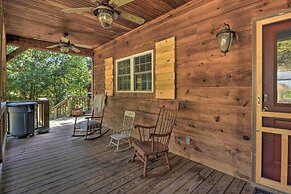 Lovely Lake Hartwell Retreat: Dock, Deck & Grill!