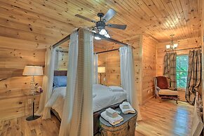 Lovely Lake Hartwell Retreat: Dock, Deck & Grill!