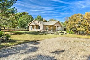 Kingston Home w/ Patio < 4 Mi to Lake Texoma!