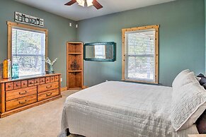 Kingston Home w/ Patio < 4 Mi to Lake Texoma!