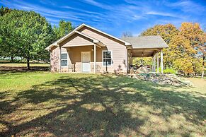 Kingston Home w/ Patio < 4 Mi to Lake Texoma!
