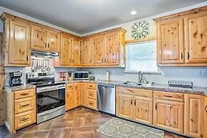 Kingston Home w/ Patio < 4 Mi to Lake Texoma!