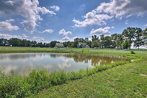 Renovated Bunkhouse on 12-acre Horse Farm!