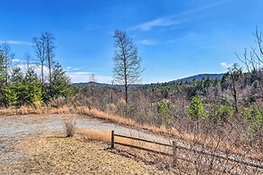 Cozy Murphy Cabin Rental w/ Mountain Views!