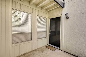 Contemporary Dallas Condo w/ Pool Access!