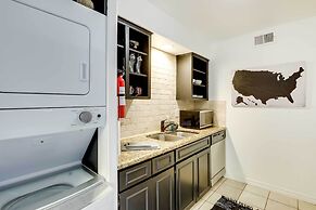 Contemporary Dallas Condo w/ Pool Access!