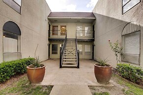Contemporary Dallas Condo w/ Pool Access!