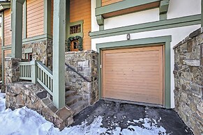 Ski-in/out Townhome w/ Hot Tub by Arrow Bahn Lift!