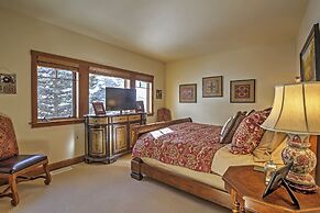 Ski-in/out Townhome w/ Hot Tub by Arrow Bahn Lift!