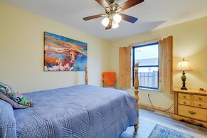 Fort Worth Home w/ Patio: 5 Mi to Dtwn!