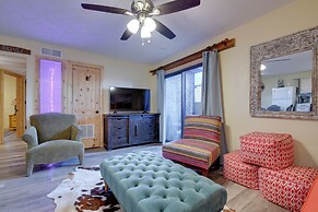 Fort Worth Home w/ Patio: 5 Mi to Dtwn!