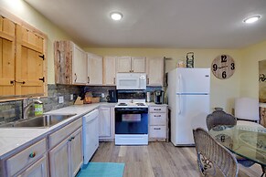 Fort Worth Home w/ Patio: 5 Mi to Dtwn!