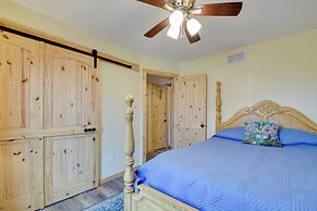 Fort Worth Home w/ Patio: 5 Mi to Dtwn!