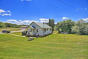 Quaint & Scenic Country Cottage, 3 Mi to New River
