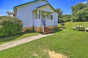 Quaint & Scenic Country Cottage, 3 Mi to New River