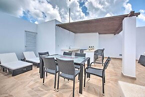 Penthouse w/ Infinity Pool & Golf Course in Akumal