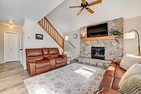 Roscommon Retreat w/ Deck ~ 1 Mile to Higgins Lake