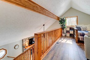 Roscommon Retreat w/ Deck ~ 1 Mile to Higgins Lake
