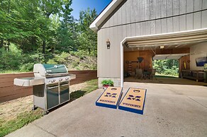 Roscommon Retreat w/ Deck ~ 1 Mile to Higgins Lake