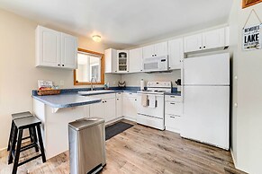 Roscommon Retreat w/ Deck ~ 1 Mile to Higgins Lake