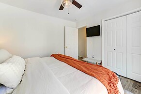 Roscommon Retreat w/ Deck ~ 1 Mile to Higgins Lake