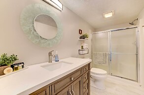 Roscommon Retreat w/ Deck ~ 1 Mile to Higgins Lake