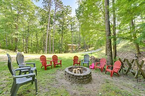 Roscommon Retreat w/ Deck ~ 1 Mile to Higgins Lake